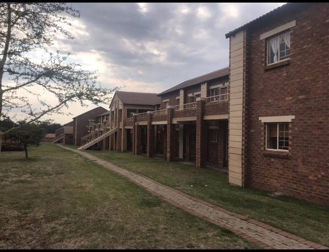 2 BEDROOM APARTMENT FOR SALE IN MOOIKLOOF RIDGE ESTATE